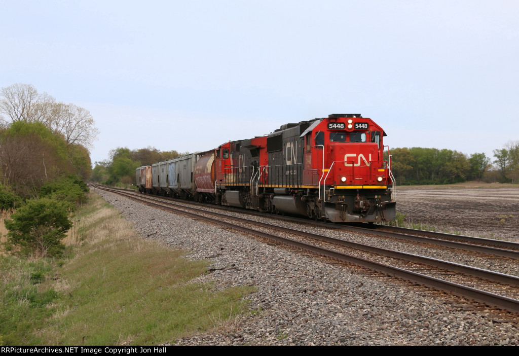 CN 5448 & 2694 lead L520 west